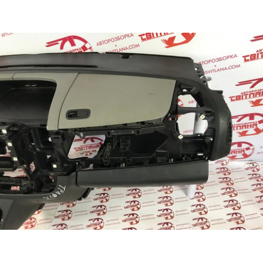 Торпедо Renault Trafic III 2014-2021 681004777R